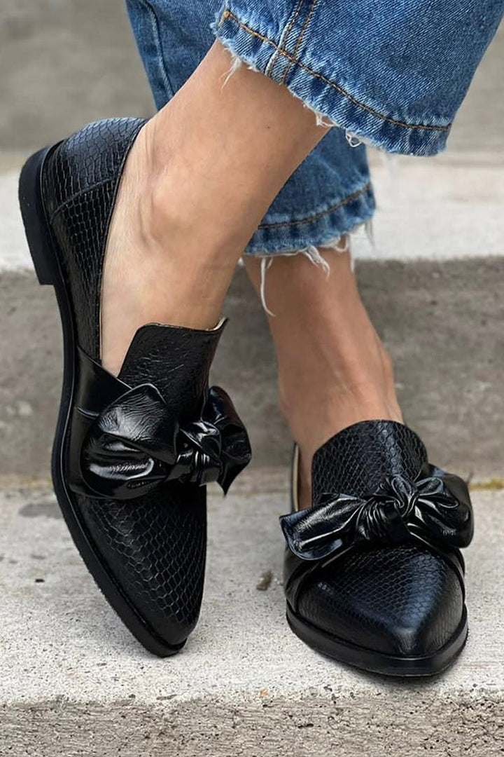 Orla™ - Svarta ballerinaskor med rosett