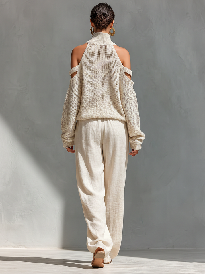 Thalia - Beige stickad polotröja med axelblottande design och vida byxor i set