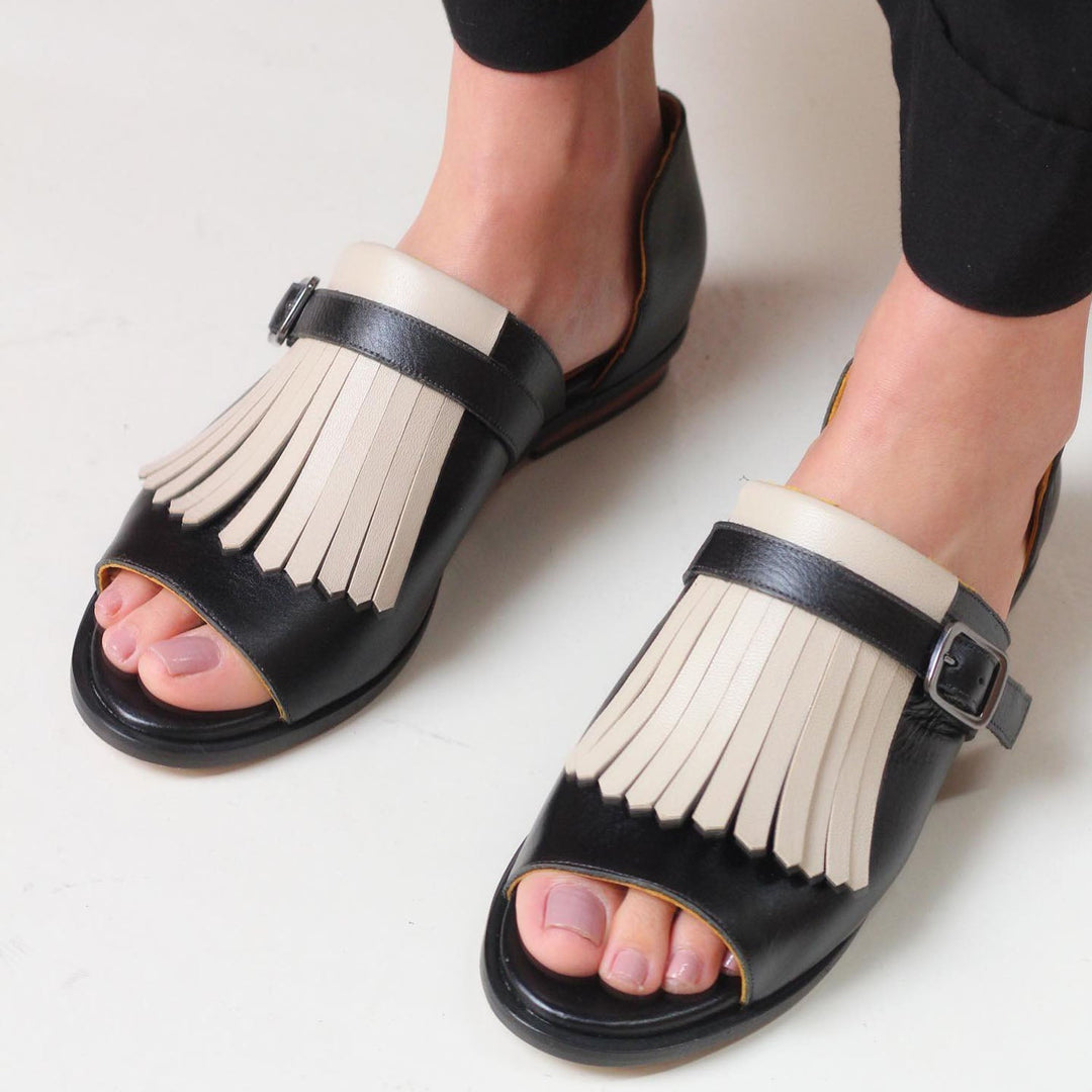 Britta™ - Slip-on-sandaler med fransar